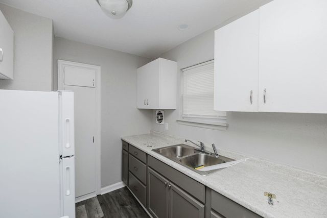 604-610 S Hunter, Wichita, KS 67207