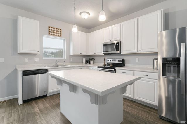 28592 Golden Pond Trail, Elkhart, IN 46514