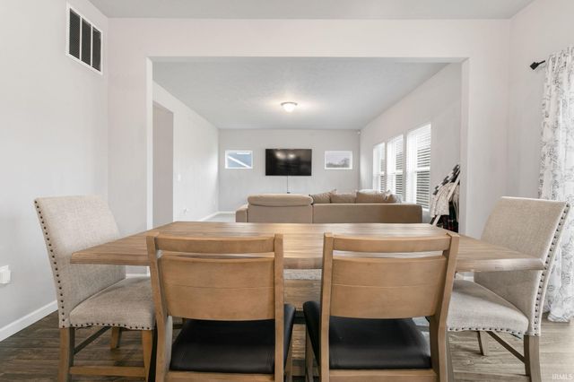 28592 Golden Pond Trail, Elkhart, IN 46514