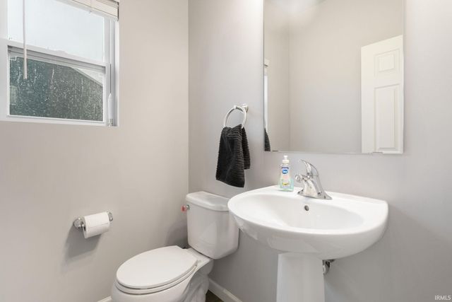 28592 Golden Pond Trail, Elkhart, IN 46514