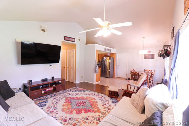 8951 Hilltop Road, Beggs, OK 74421