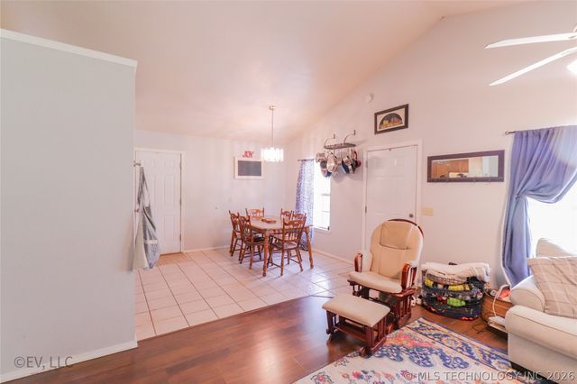 8951 Hilltop Road, Beggs, OK 74421