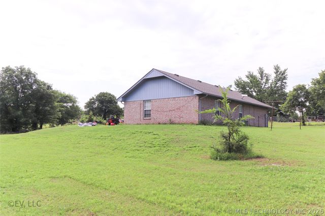 8951 Hilltop Road, Beggs, OK 74421