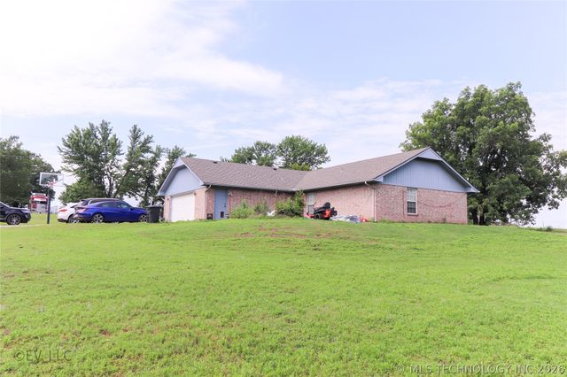 8951 Hilltop Road, Beggs, OK 74421
