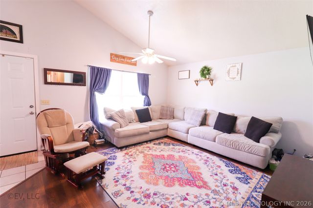 8951 Hilltop Road, Beggs, OK 74421