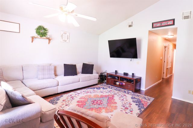 8951 Hilltop Road, Beggs, OK 74421