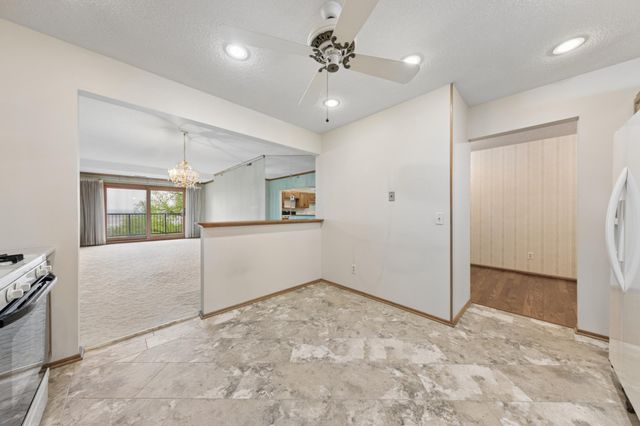 8121 34th Avenue S 206, Bloomington, MN 55425