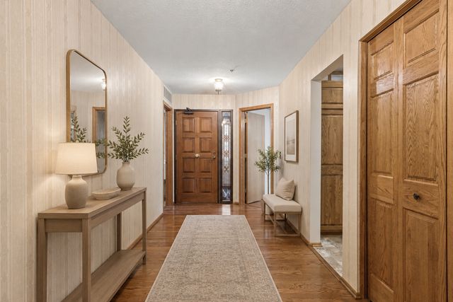 8121 34th Avenue S 206, Bloomington, MN 55425