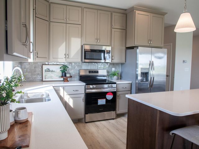 2952 74th Avenue S, Fargo, ND 58104