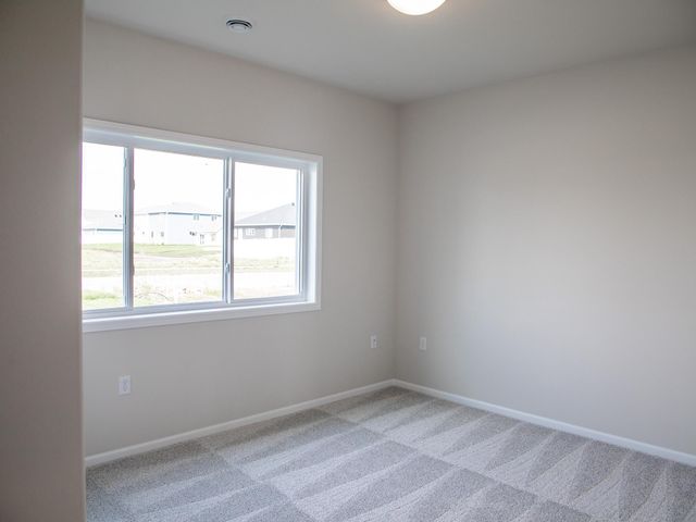 2952 74th Avenue S, Fargo, ND 58104