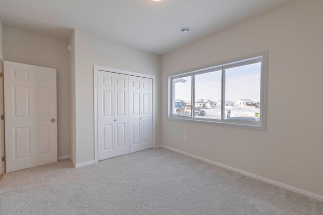 2952 74th Avenue S, Fargo, ND 58104