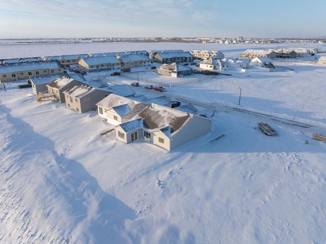 2952 74th Avenue S, Fargo, ND 58104