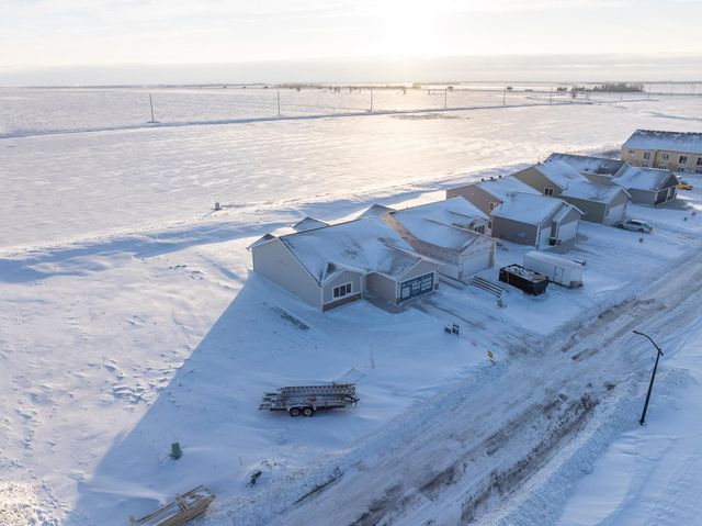 2952 74th Avenue S, Fargo, ND 58104