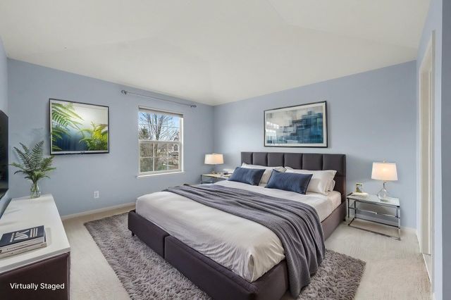 107 Commons Circle, Saline City, MI 48176
