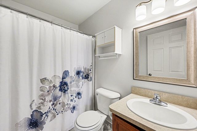 107 Commons Circle, Saline City, MI 48176