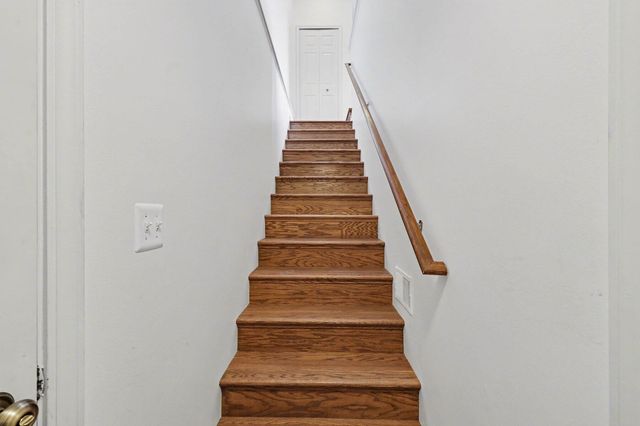 107 Commons Circle, Saline City, MI 48176