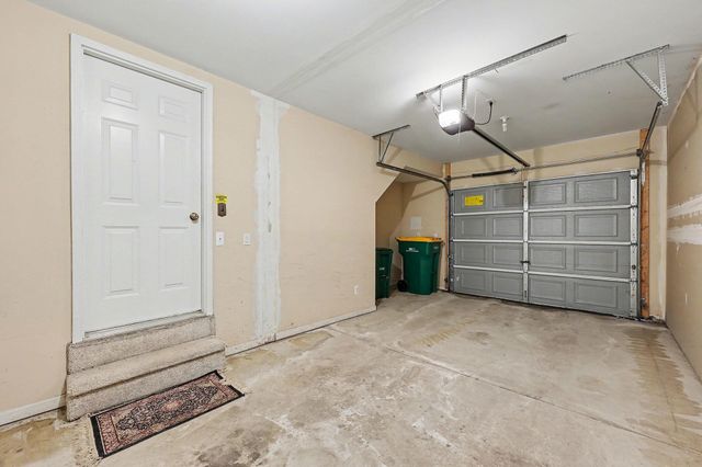 107 Commons Circle, Saline City, MI 48176
