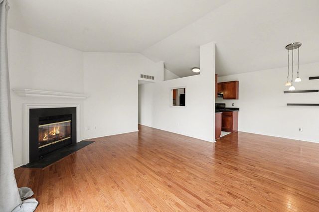 107 Commons Circle, Saline City, MI 48176