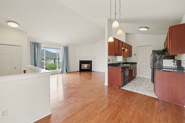 107 Commons Circle, Saline City, MI 48176