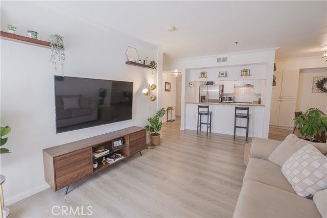 838 Pine Ave 102, Long Beach, CA 90813