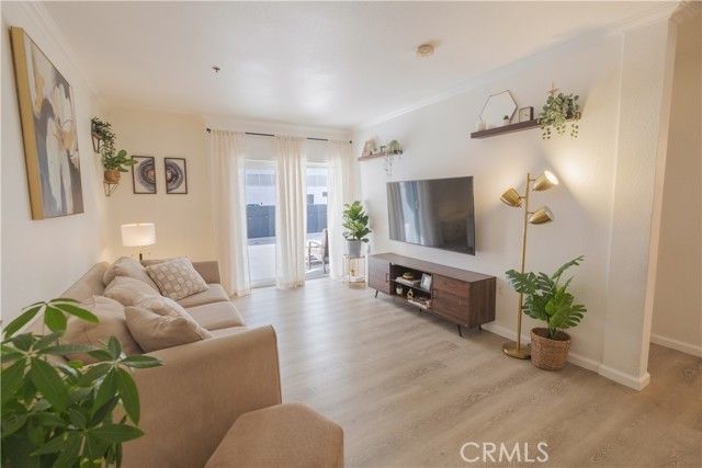 838 Pine Ave 102, Long Beach, CA 90813