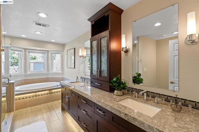 5982 Post Oak Cir, San Jose, CA 95120