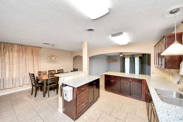 5758 Heron Drive, Houston, TX 77033