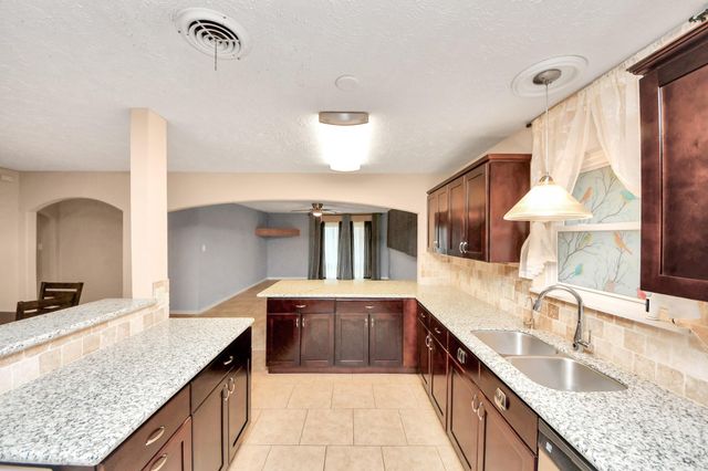 5758 Heron Drive, Houston, TX 77033