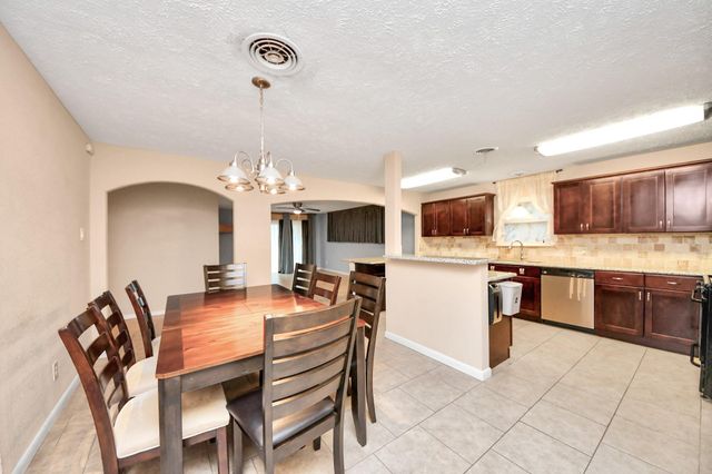 5758 Heron Drive, Houston, TX 77033