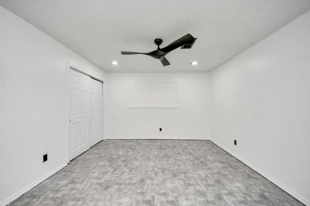 5758 Heron Drive, Houston, TX 77033