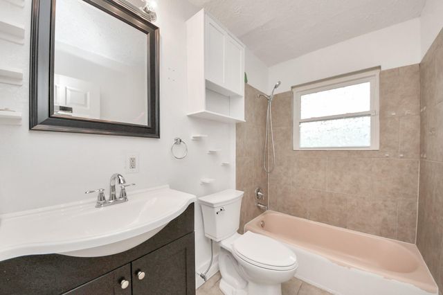 5758 Heron Drive, Houston, TX 77033