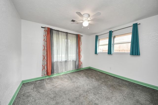 5758 Heron Drive, Houston, TX 77033