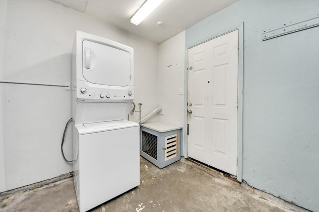 5758 Heron Drive, Houston, TX 77033