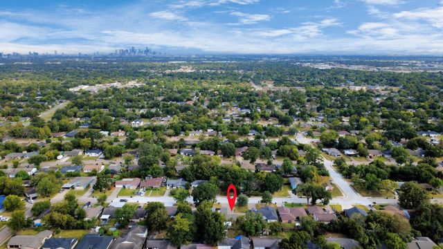 5758 Heron Drive, Houston, TX 77033