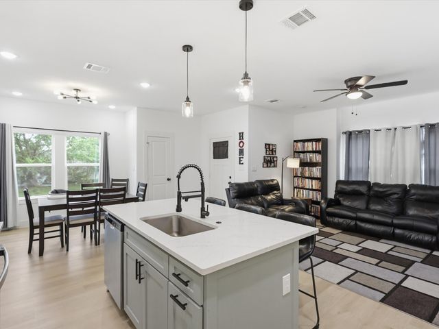 4621 Mccart Avenue, Fort Worth, TX 76115