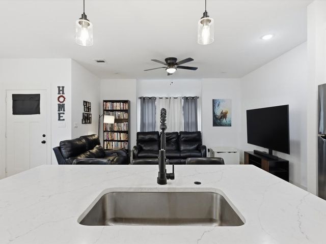 4621 Mccart Avenue, Fort Worth, TX 76115