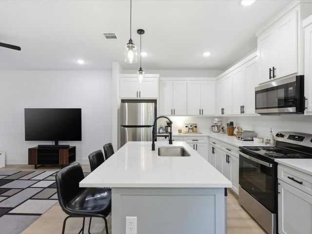 4621 Mccart Avenue, Fort Worth, TX 76115