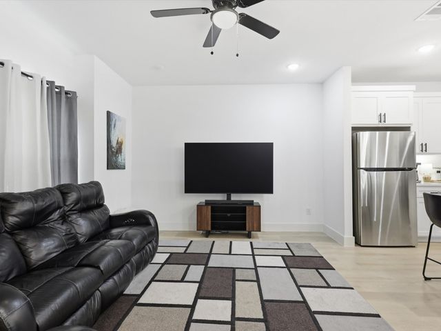 4621 Mccart Avenue, Fort Worth, TX 76115