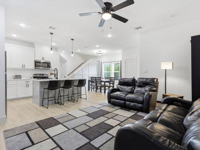 4621 Mccart Avenue, Fort Worth, TX 76115