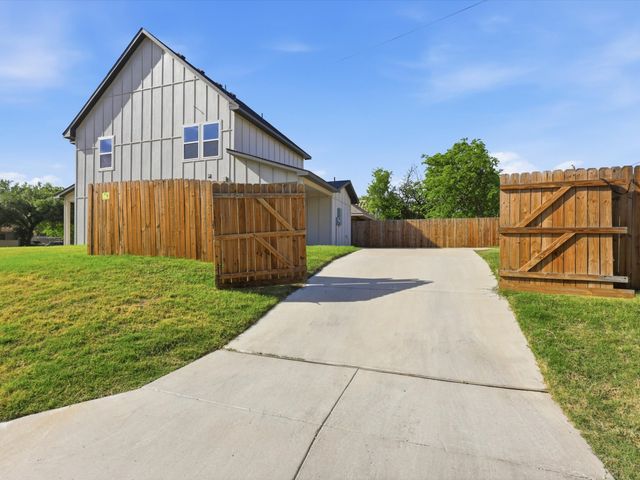 4621 Mccart Avenue, Fort Worth, TX 76115