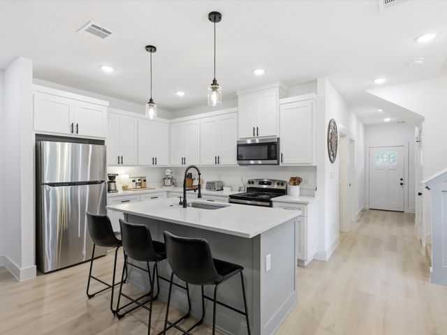 4621 Mccart Avenue, Fort Worth, TX 76115