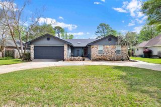 25 Arapaho Dr, Pensacola, FL 32507