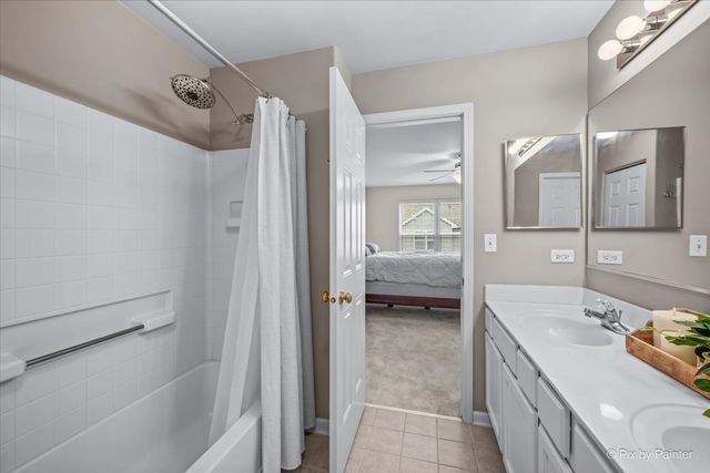 375 WOLCOTT Lane 375, Batavia, IL 60510