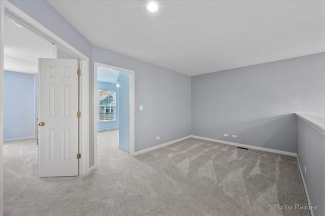 375 WOLCOTT Lane 375, Batavia, IL 60510