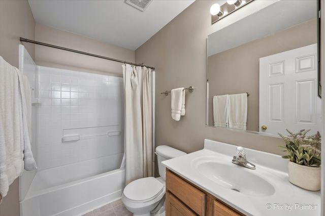 375 WOLCOTT Lane 375, Batavia, IL 60510