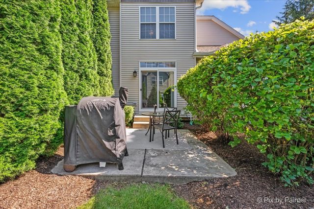 375 WOLCOTT Lane 375, Batavia, IL 60510