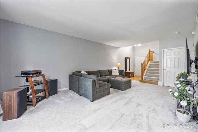 375 WOLCOTT Lane 375, Batavia, IL 60510