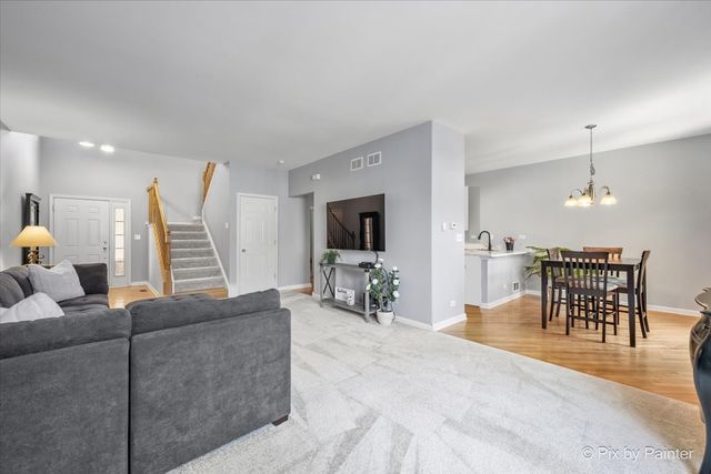 375 WOLCOTT Lane 375, Batavia, IL 60510