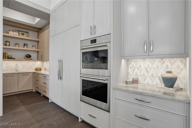 510 Neapolitan LN, Naples, FL 34103