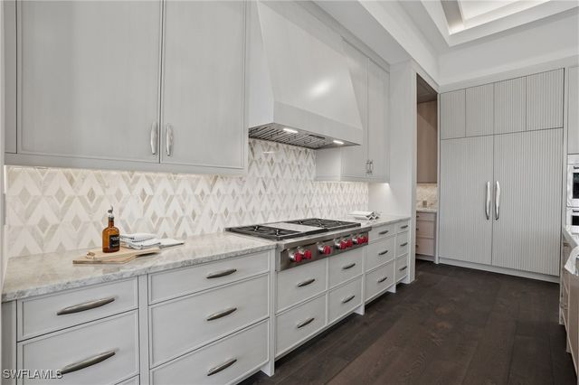 510 Neapolitan LN, Naples, FL 34103